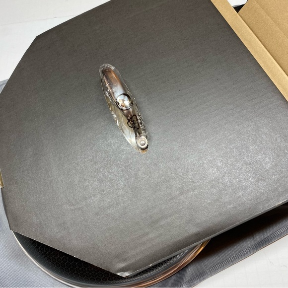 HexClad Hybrid Nonstick 12-Inch Fry Pan with Tempered Glass Lid Stay-Cool Handle - Picture 5 of 6